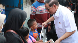 Gubernur DKI Jakarta, Pramono Anung, yang turun langsung ke lokasi kebakaran pada Selasa (30/9)