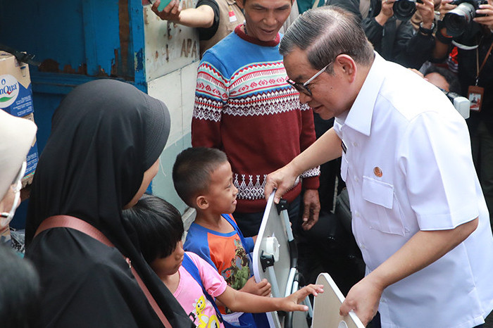 Gubernur DKI Jakarta, Pramono Anung, yang turun langsung ke lokasi kebakaran pada Selasa (30/9)