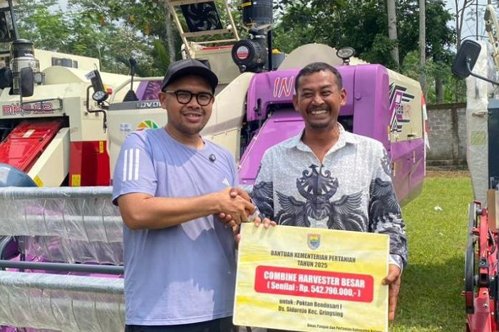 Bupati Batang Serahkan 256 Alsintan Senilai Rp3,18 Miliar di Desa Babadan