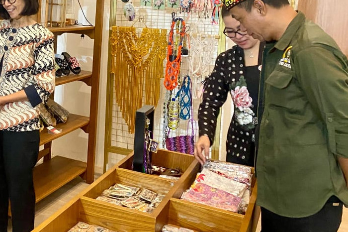 DPRD Kalteng Kunjungi Galeri Patrakomala, Kaji Sukses Produk Lokal Bandung