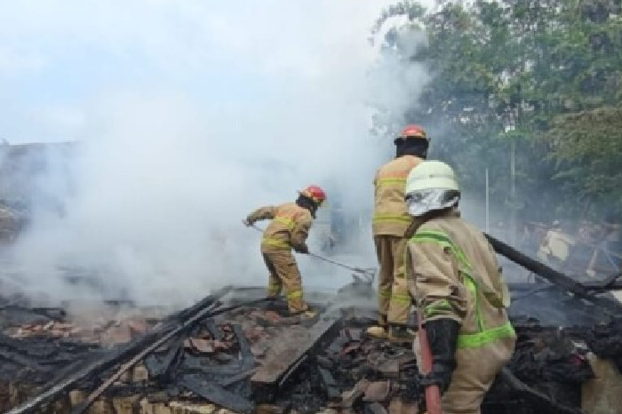 Damkarmat Bojonegoro Siaga Hadapi Cuaca Ekstrem, Warga Diminta Waspada Potensi Kebakaran