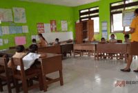Guru Honorer Sumba Timur Cerdaskan Siswa Pakai Bahasa Ibu