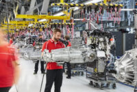 Laba Porsche Anjlok 99% di 2025 Akibat Biaya EV dan Tarif AS