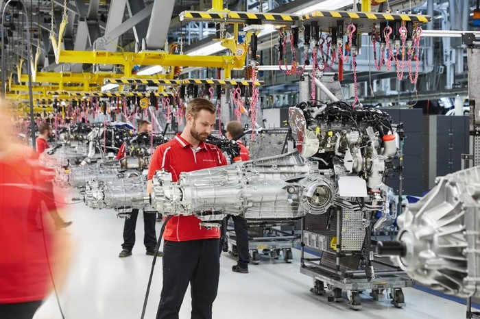 Laba Porsche Anjlok 99% di 2025 Akibat Biaya EV dan Tarif AS
