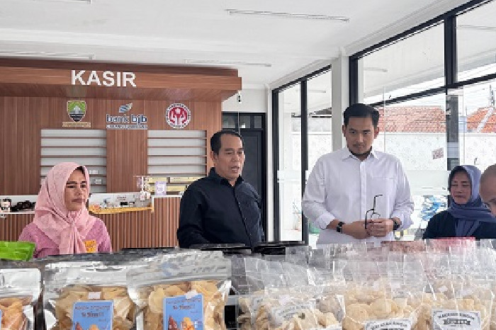 Stafsus Presiden Tiar Karbala Puji Inovasi dan Daya Saing UMKM Sumedang