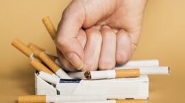 Pelemahan Daya Beli Picu Penurunan Penjualan Rokok Legal Indonesia