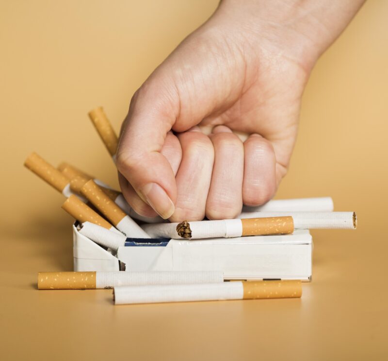 Pelemahan Daya Beli Picu Penurunan Penjualan Rokok Legal Indonesia