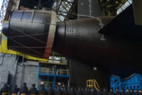 Kapal selam nuklir generasi baru Khabarovsk dikeluarkan dari pabrik pada 1 November. Foto oleh Sevmash