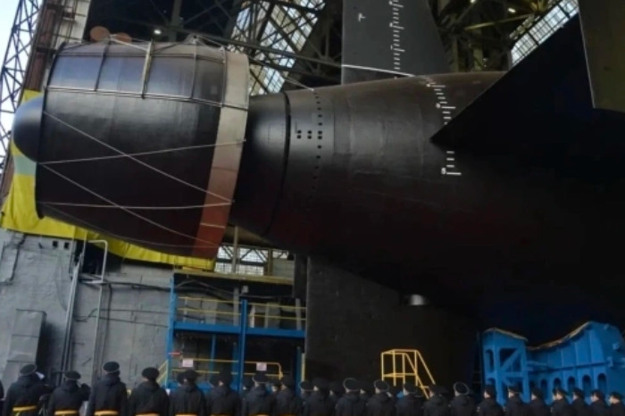 Kapal selam nuklir generasi baru Khabarovsk dikeluarkan dari pabrik pada 1 November. Foto oleh Sevmash