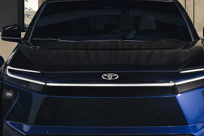 Mobil Listrik Toyota