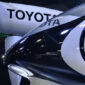Mobil terbang muncul di stan pameran Toyota di pameran mobil Jepang.