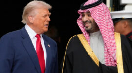 Presiden Donald Trump (kiri) menyambut Putra Mahkota Saudi Mohammed bin Salman ke Gedung Putih pada 18 November. Foto: AP