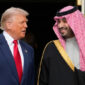 Presiden Donald Trump (kiri) menyambut Putra Mahkota Saudi Mohammed bin Salman ke Gedung Putih pada 18 November. Foto: AP