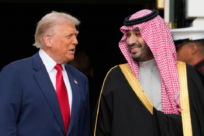 Presiden Donald Trump (kiri) menyambut Putra Mahkota Saudi Mohammed bin Salman ke Gedung Putih pada 18 November. Foto: AP