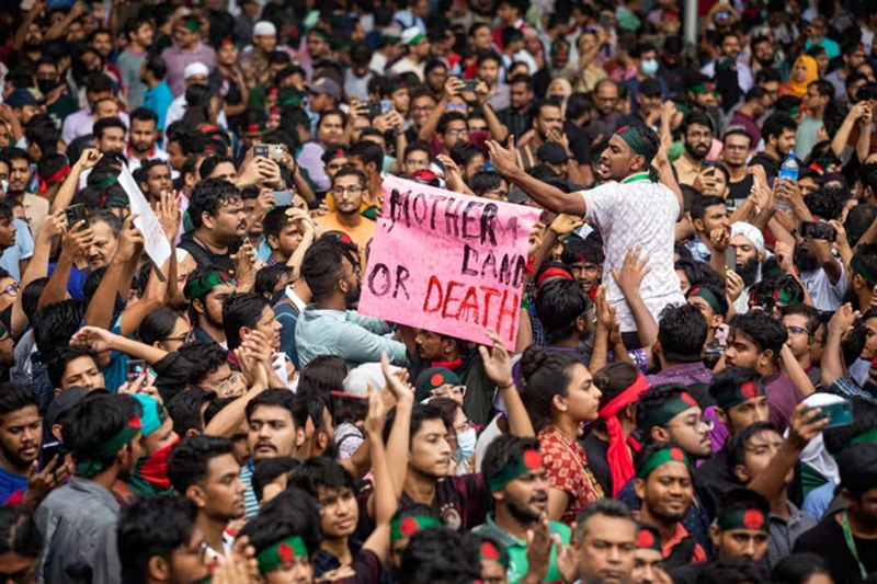 Gelombang Protes Besar Guncang Bangladesh Usai Kematian Pemimpin Muda di Dhaka