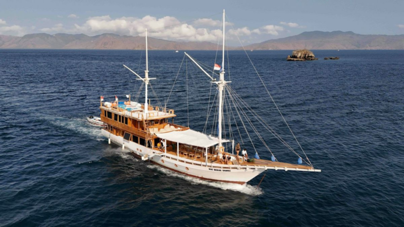 Kapal Tenggelam di Labuan Bajo