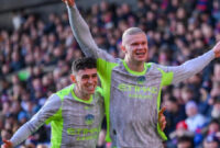 Haaland (kanan) dan Foden mencetak gol di Man City memenangkan Crystal Palace 3-0 di babak 16 Liga Premier di Selhurst Park, London, Inggris pada 14 Desember 2025. Foto: Shutterstock