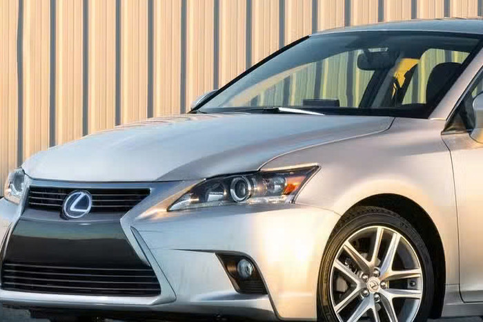 Lexus CT200 tahun 2014
