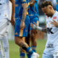 Neymar tersentuh setelah Santos memenangkan Cruzeiro 3-0 di Urbano Caldeira, Santos, Brasil pada 7 Desember 2025. Foto: AFP