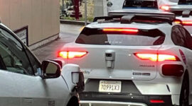 Pemadaman listrik yang luas di San Francisco mengekspos kelemahan fatal taksi self-propelled Waymo: sistem tidak dapat beroperasi sendiri ketika seluruh lampu sinyal lalu lintas berhenti bekerja.
