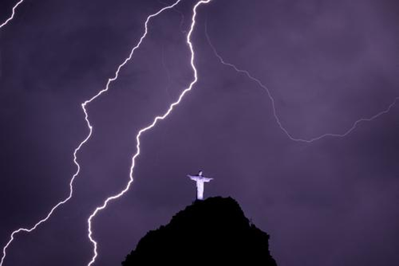 Sambaran Petir di Demonstrasi Brasilia Melukai 89 Pendukung Eks Presiden Jair Bolsonaro