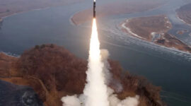 Kim Jong Un Awasi Uji Coba Rudal Hipersonik Baru Korea Utara