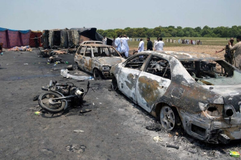 Tragedi Kecelakaan Maut di Pakistan Puluhan Tewas dan Puluhan Lainnya Luka-Luka