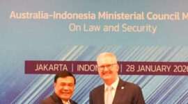 Menteri Koordinator Bidang Politik dan Keamanan (Menko Polkam) Djamari Chaniago (kiri) bertemu dengan Menteri Dalam Negeri Australia Tony Burke MP