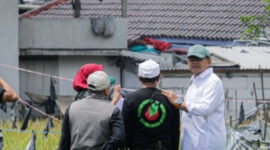 Wali Kota Bandung Muhammad Farhan saat mengecek langsung anak Sungai Cinambo yang kerap meluap dan banjir.