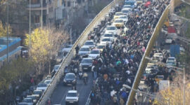 Warga Iran melakukan protes di jalan-jalan Teheran pada 29 Desember.