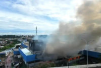 Kebakaran pabrik karoseri di Bogor