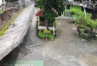 Tembok SMPN 182 Jakarta Roboh