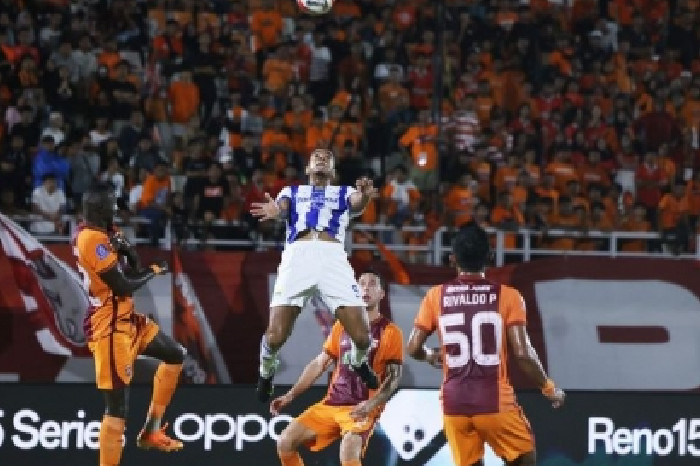VAR Bikin Persib Gagal Menang di Samarinda, Penalti Peralta Samakan Skor jadi 1-1