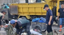 Bersama Warga, Tim Pentahelix “Gercep” Mulai Beraksi Atasi Banjir di Baleendah