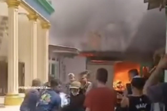 Dua Kios di Pasar Caringin Ludes Terbakar, Satu Pedagang Alami Luka Bakar