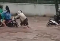 Hujan Deras Picu Banjir dan Longsor di 8 Kecamatan Kabupaten Bandung, Satu Rumah di Arjasari Ambruk