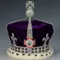Berlian Koh-i-Noor (lingkaran merah) terjalin di mahkota ratu. Foto: Britanica